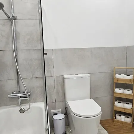 Double Bedroom With Private Bathroom By Harbour